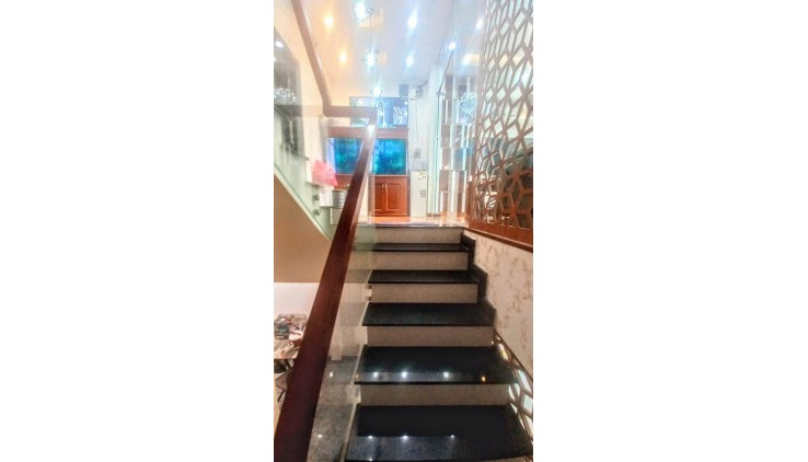 NHÀ ĐẸP VỊ TRÍ VIP TAM PHÚ - TAM HÀ - PHẠM VĂN ĐỒNG 
HẺM XE TẢI - 4 TẦNG ĐÚC - DT SÀN 208 M2 - GIÁ 5,x TỶ